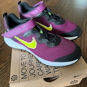 Nike Revolution Sneakers BRAND NEW